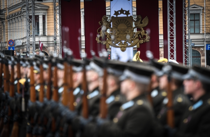 Ziedu nolikšanas ceremonija pie Brīvības pieminekļa.
Foto: Ilmārs Znotiņš, Valsts prezidenta kanceleja.